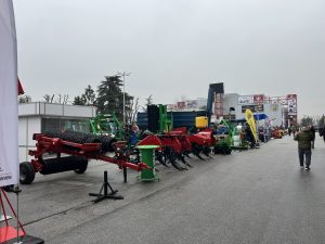 Китай си поставя цел за икономически растеж от 4,5-5% до 2026 г.