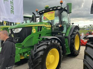 Над 50 000 торби с пясък, скали, използвани за запушване на гигантския банкок мивка