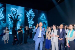 Китайският художник Cai Guo-Qiang използва AI, за да създаде своето „изкуство на барут“ в изложбата на Макао