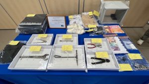 Мъж е арестуван за кражба с взлом на ресторанти и пекарна в Хонконг на фона на екстремни метеорологични условия