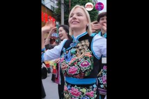 Чуждестранните блогъри полудяват с танца Nanhua Asuzhe