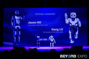 Ubtech разкрива най -новите хуманоиди с косплей изпълнение на сцената · Technode
