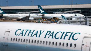 Пожарникарите, наречени като полет на Cathay от Пекин, земи в Хонконг с „дефектна“ част