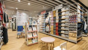 Uniqlo Hong Kong избира ъпгрейди за разширяване, тъй като има за цел да се развива с местните нужди