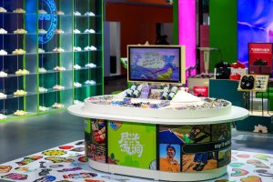 Crocs разглежда тенденцията за „емоционална консумация“ на младите в Китай