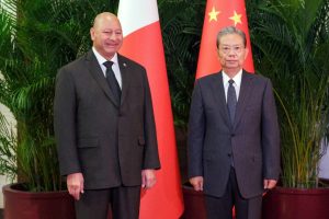 Китайски висш законодател се среща с краля на Тонга