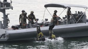 Полицай от Хонконг в критично състояние след теста за гмуркане на „Летящите тигри“.