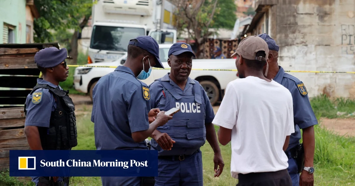 Масова стрелба в бар в Южна Африка отнема 11 живота