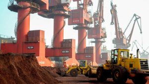 Китайският премиер обикаля центъра за производство на редкоземни елементи на фона на нарастващото технологично съперничество в САЩ