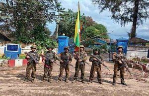 Лидерът на бунтовниците в Мианмар Бо Нагар се предава на хунтата на фона на вътрешни борби на съпротивата