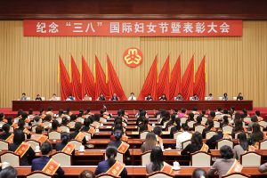 Китай почита жените, работните единици преди Международния ден на жената