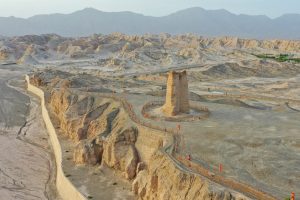 Китайският град Кука привлича посетители, за да се докоснат до живата история