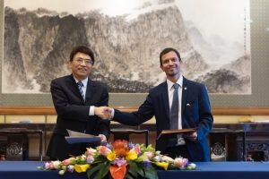 Отвъд говеждото: Китай и Уругвай се обединяват в науката, за да се насочат към рака, вредителите и роботиката