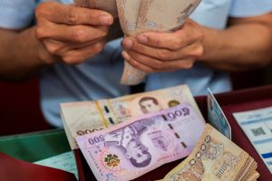 Тя се омъжи за двама мъже наведнъж в Тайланд