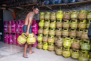 Нарастващите цени на горивото в Индонезия предизвикват безпокойство относно по-строгите доставки и напрежението в субсидиите